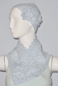 Nuevo Hecho a Mano Crochet Blanco Azul Suave Acrílico Encaje Cuello Calentador Bufanda y Sombrero Set - Imagen 1 de 7