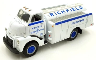 First Gear 1/34 Scale 28-1040 - 1952 GMC Fuel Tanker Richfield - Image 1 of 4