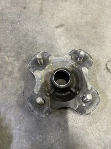 1998-01 Yamaha Grizzly 600 YFM600 Left Rear Wheel Hub 5GT-25383-00-00 OEM NW83 - Picture 1 of 2