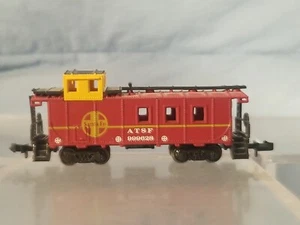 Bachmann N Scale 1:160 Gauge Santa Fe 999628 ATSF Offset Cupola Caboose Red - Picture 1 of 6