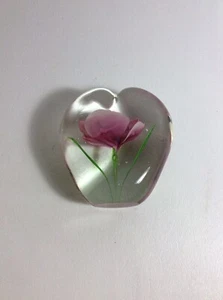 Fermacarte vintage in vetro artistico rosa fiore floreale a forma di cuore usato in ottime condizioni - Foto 1 di 8