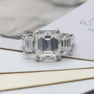 Помолвочное кольцо с тремя камнями муассанит огранки изумруд 6,86 карата покрытие белым золотом 14 карат - Изображение 1 из 4