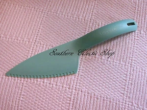 Tupperware Cut N Serve. Cake Pie Slicer and Server & Pizza Mint Green - Picture 1 of 2