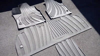 Alfombrillas para todo tipo de clima Chrysler Pacifica 2017-2022 Foto 1 de 4