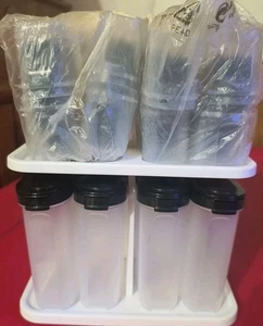 TUPPERWARE SET AGITATORI E GIOSTRA SPEZIE NERO BIANCO 8 PICCOLI 8 GRANDI SHAKER 17pz - Foto 1 di 8
