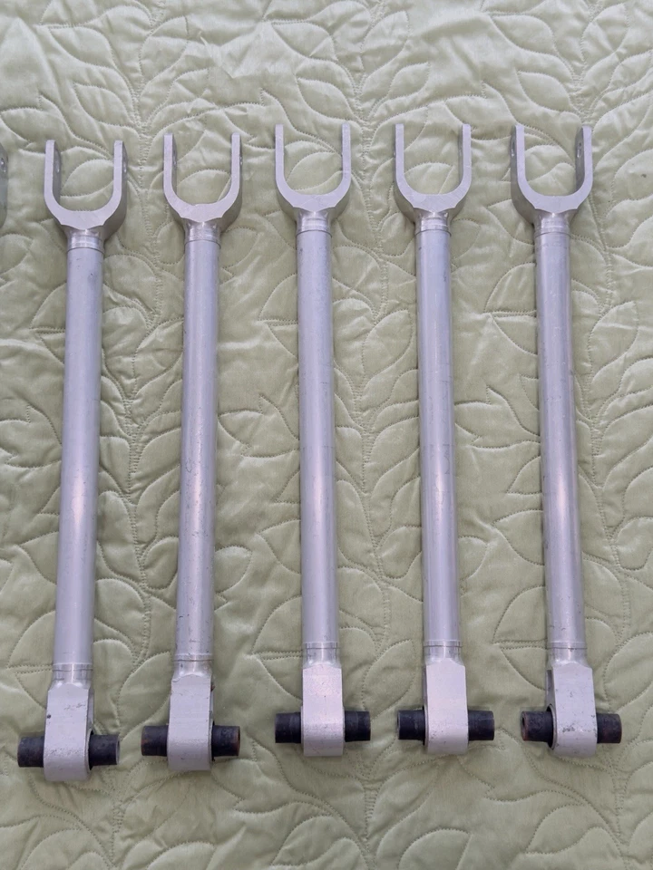 Brazo de control lateral izquierdo y derecho Infiniti Q50 Q60 2014-2024 OEM #55120-1MA0D Foto 1 de 4