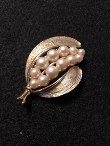 Vintage Usner Signed Brooch Pin Faux Pearls Gold Tone   JH - Picture 1 of 8