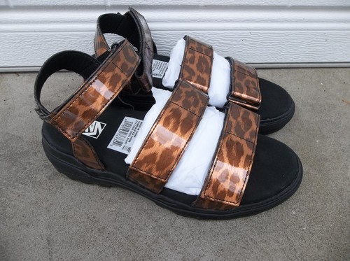 SANDALI COLFAX DONNA VANS NUOVI CON ETICHETTE. LEOPARDATO BREVETTATO TAGLIA 7. NUOVI DI ZECCA PER 2023.