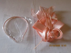 NEW DRESHOW FASCINATOR IN PEACH RIBBON & FEATHER DESIGN CLIP-ON OR HEADBAND. - Picture 1 of 2