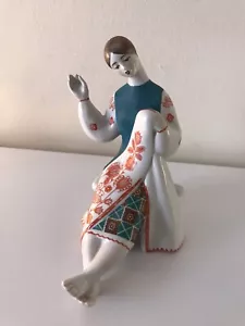 Porcelain Kiev Woman /Girl Sewing National Folk Towel Figure - USSR - Picture 1 of 6
