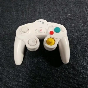 TURNS ON Rocketfish Wii GameCube White Wireless Controller ONLY - NO DONGLE - Picture 1 of 6