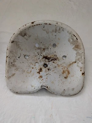 Asiento de tractor / Ferguson 1949? Antigua decoración del hogar de garaje casa de campo vintage Foto 1 de 4