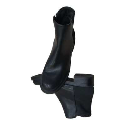 Unisa Women’s Size 7.5 M stretch Ankle Boots shoes Color Black faux leather - Image 1 of 4