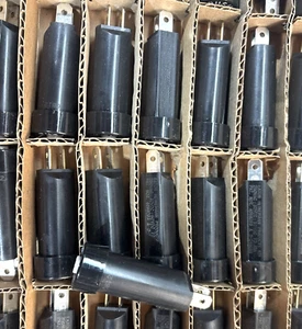 2- Disyuntor Eaton Heinmann KD1-75 RE-CIRK-IT, botón de reinicio, .75a, 250 VAC - Imagen 1 de 4