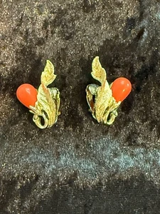 Vintage Sarah Coventry Orange Lucite Tear Drop Gold Tone Leaf Clip On Earrings - Picture 1 of 9