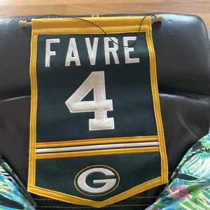 Winning Streak Green Bay Brett Favre #4 Vertical Wool Banner - Picture 1 of 3