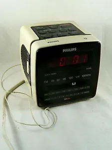 Philips Cube / Würfelradio / Radiowecker D3110/02, ca. 1970er/1980er Design - Bild 1 von 4