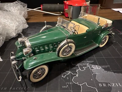 Danbury Mint 1932 Cadillac V-16 - Image 1 of 4