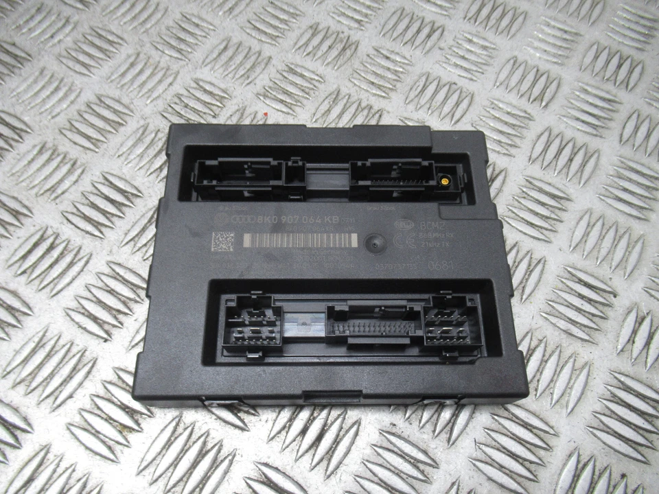 2015 AUDI A5 SE 8T3 1.8 TFSI MK1 2DRS COUPE BCM BODY CONTROL MODULE REF517 - Image 1 of 4