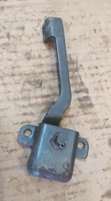 Yamaha XS400 1980-1982 bloqueo asiento pestillo palanca liberación soporte resorte  Foto 1 de 4