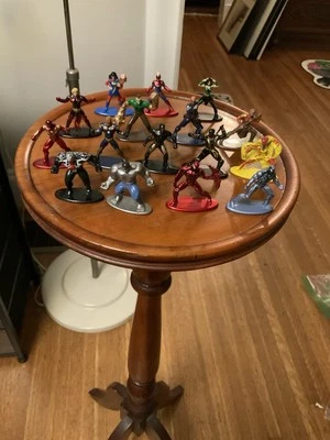 Conjunto de bonecos de ação Marvel super-herói metal miniatura com 16 personagens - Imagem 1 de 4