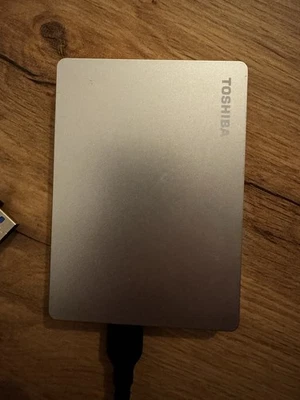 Toshiba Canvio Basics 2TB, USB 3.2, 2,5 Zoll Externe Festplatte - Bild 1 von 2