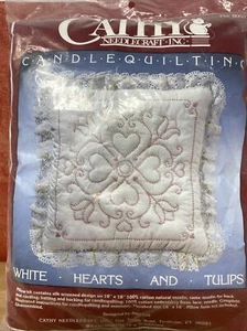 Kit de Almohada Acolchado Velas Cathy Needlecraft Corazones Blancos y Tulipanes No. 8002 - Imagen 1 de 5