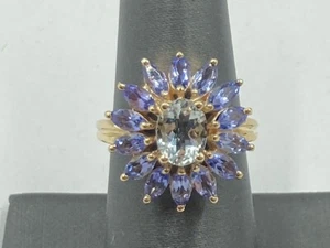 Anillo de oro amarillo de 10 quilates y piedra de lolita 6,1 g tamaño: 7 (EL1094581) - Imagen 1 de 7