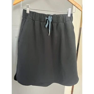 Lululemon size 6 black skirt - Picture 1 of 4