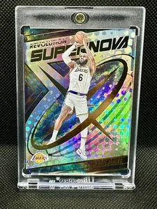 LEBRON JAMES 2022-23 PANINI REVOLUTION SUPERNOVA EINSATZ REFRAKTOR #8 LA LAKERS - Bild 1 von 2