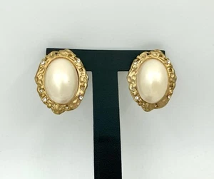Zwei Schwestern signierte große goldfarbene Ohrringe - Kunstperlen Cabochon Strass - Bild 1 von 6