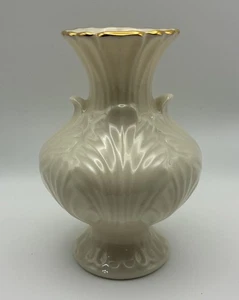 Jarrón Lenox pequeño color crema decorado a mano con adornos de oro de 24 k de 4,5 pulgadas - Imagen 1 de 6