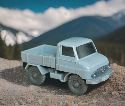 Wiking 371/4C MB Unimog 411 geschlossen, einf. Schneepflugaufnahme, silbergrau - Bild 1 von 4