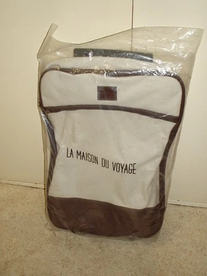 NEW BEIGE FABRIC WHEELIE SUITCASE LUGGAGE HOLDALL 45 X 30 X 16CM PULL HANDLE - Image 1 of 4