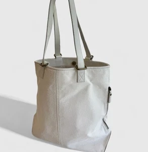Mochila convertible bolsa de pañales de cuero premium para bebés y niños Restoration Hardware - Imagen 1 de 8