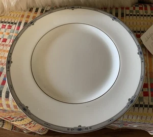 Set lotto 6 piatti Amherst Wedgwood Cina Inghilterra 10 1/2 bordo platino  - Foto 1 di 4