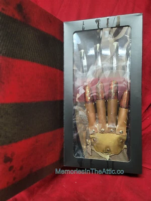 Trick or Treat Studios Freddy Krueger Deluxe Glove A Nightmare On Elm Street 2 - Image 1 of 4