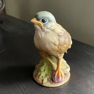 Figura de pájaro vintage de porcelana dorada de 4" de Andrea porcelana - Imagen 1 de 3