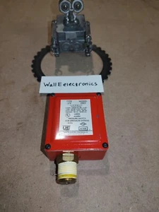 UE United Electric J7X 5355 Pressure Switch J7X5355 =FREE SHIPPING= - Picture 1 of 4