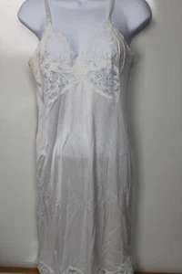 Vintage Vanity Fair White Full Slip with Lace Cups Size 34 Adjustable Straps - Picture 1 of 4