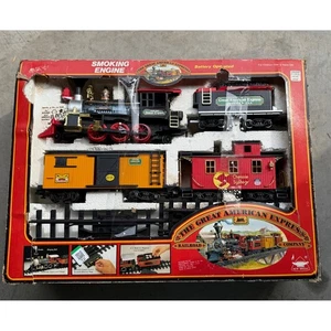 The Great American Express Train Set Motore Fumo Nuovo Scatola Luminosa Danneggiata - Foto 1 di 6