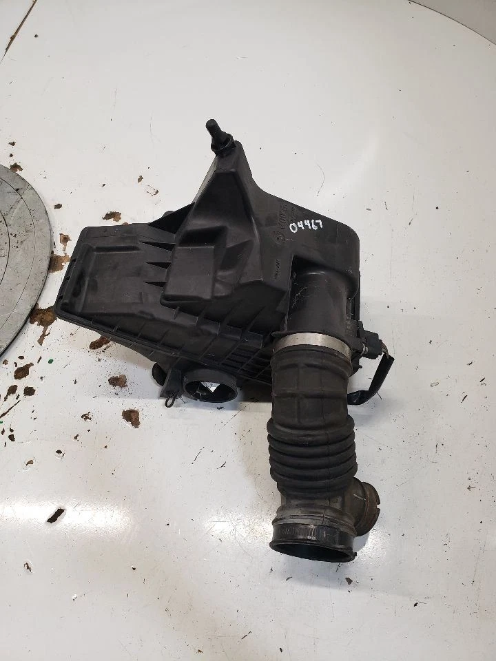 Purificador de aire 1,8 L a 3/11 compatible con 07-11 VERSA 1358700 Foto 1 de 4