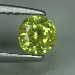 0.80 Cts_Excellent Fire_100 % Natural Unheated Yellowish Green Mali Garnet - Picture 1 of 3
