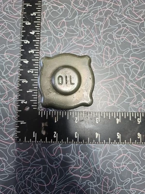 Cubierta de tapa de llenado de aceite de motor para camión Isuzu 1984-1995? Foto 1 de 4