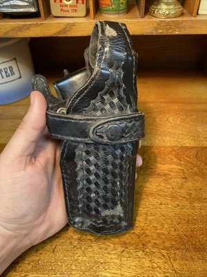 Pistola SAFARILAND 070-73 BER VERTEC Beretta Basketweave de cuero usada Foto 1 de 4