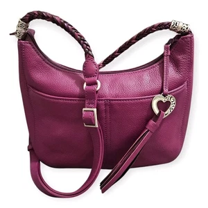 Brighton Barbados Baby Umhängetasche Guave Beere Rosa Leder Handtasche Herz Anhänger - Bild 1 von 12
