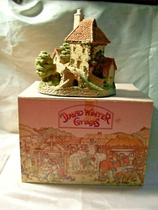 David Winter Cottages Tollkeepers House Hand Made Hand Painted MIB - Picture 1 of 8