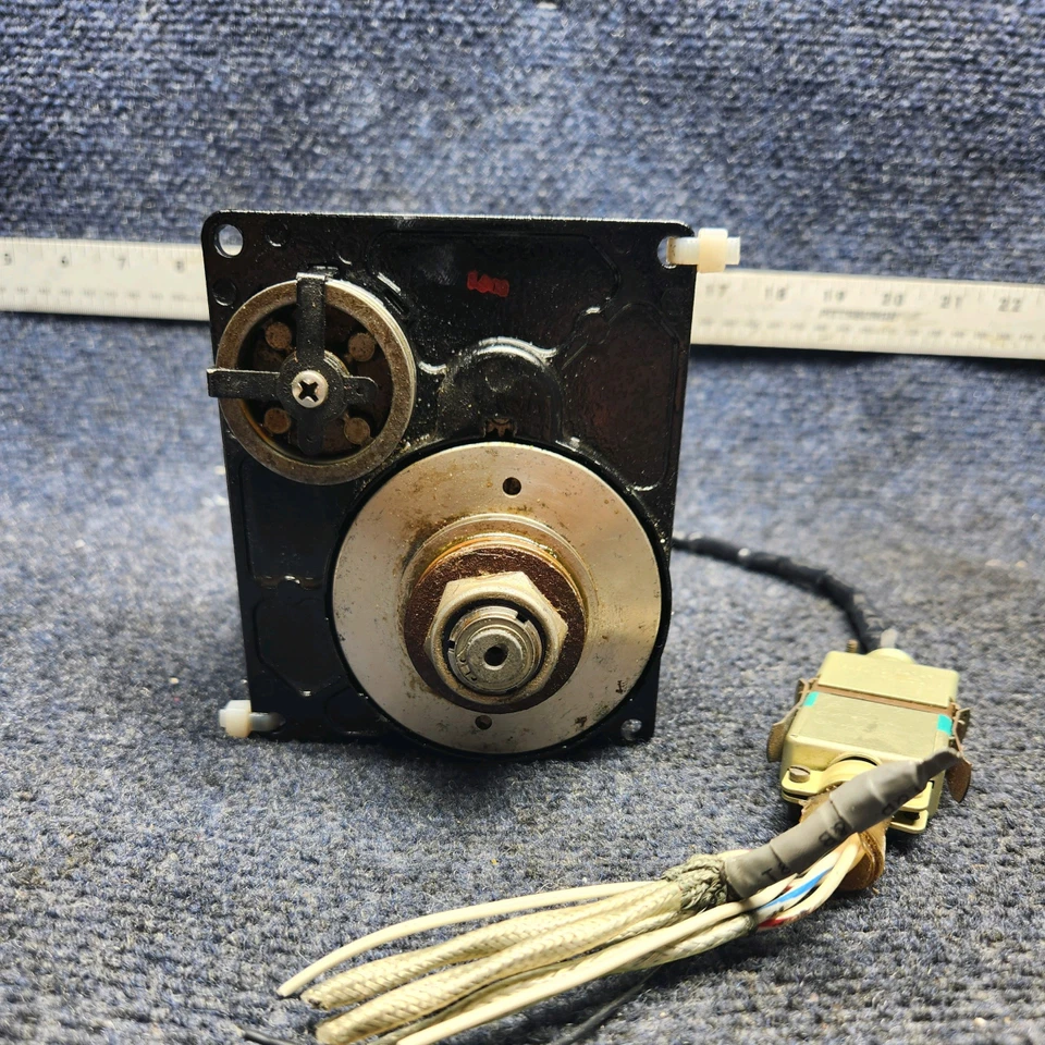 065-0061-05 | Bendix King KS272A | Beechcraft F33A | TRIM SERVO ASSY W/ MODS 14V - Image 1 of 4