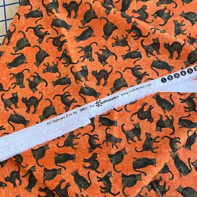 Tela de algodón acolchado naranja BTY All Hallows Eve Black Cat Toss Foto 1 de 4