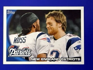 TOM BRADY / RANDY MOSS - 2010 Topps Football - NEW ENGLAND PATRIOTS #347 - Foto 1 di 3